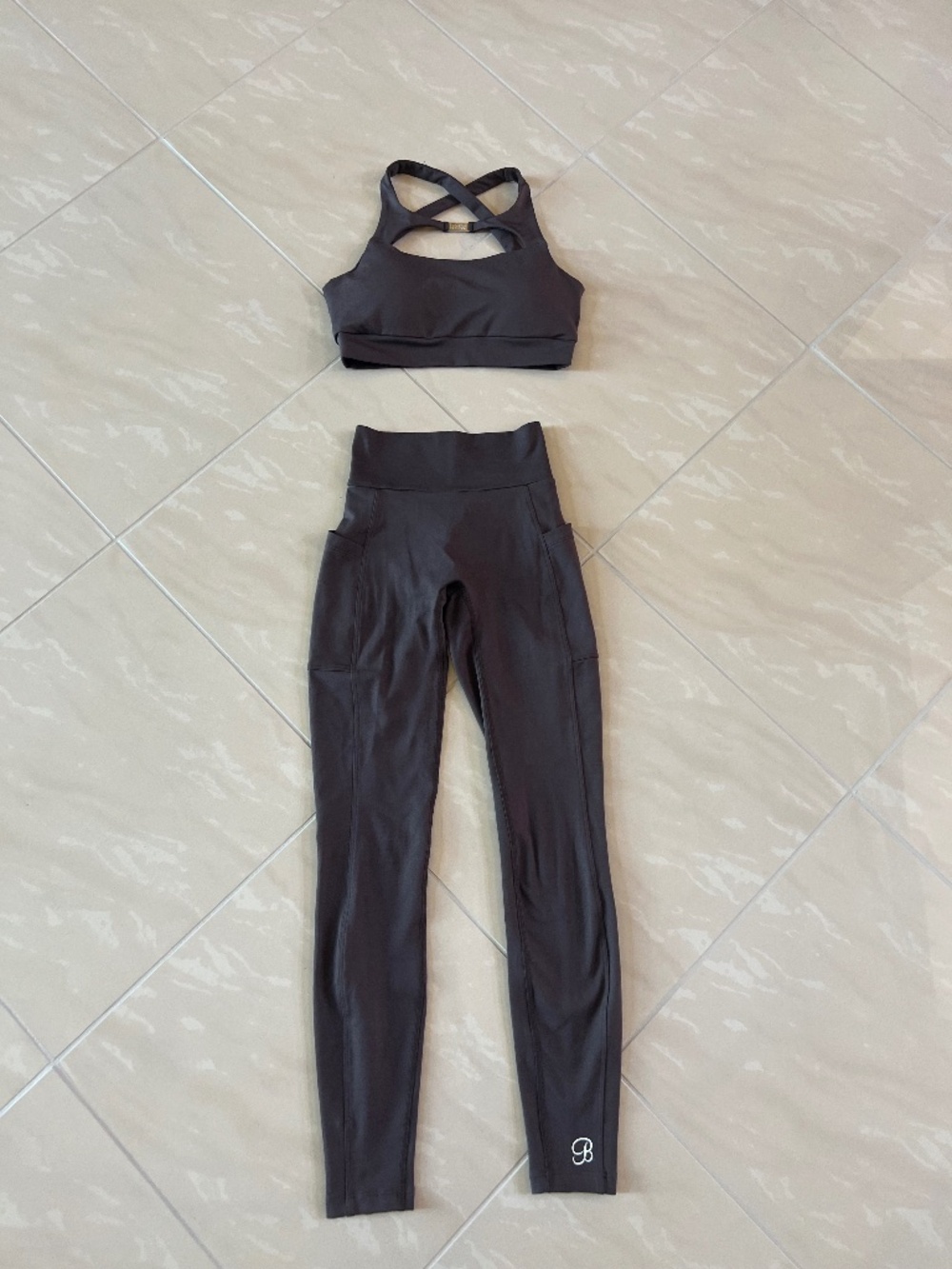 Bombshell sportswear Two way bra M & Curves 2.0 leggings XS Truffle